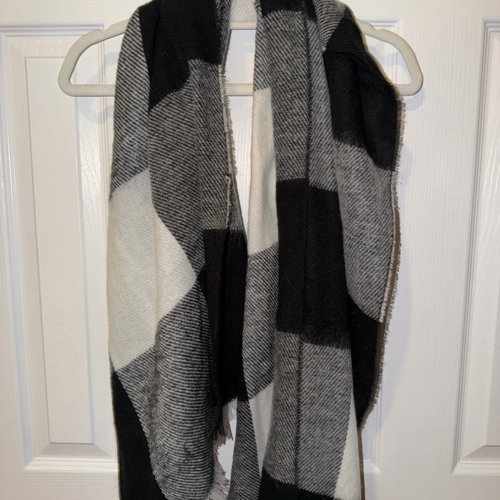 Black and White Checkered Scarf